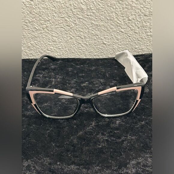 Chic Black and Cream/Tan Blue Light Blocking Cat-Eye Glasses - Picture 3 of 5